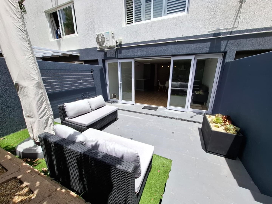 2 Bedroom Property for Sale in Sea Point Western Cape